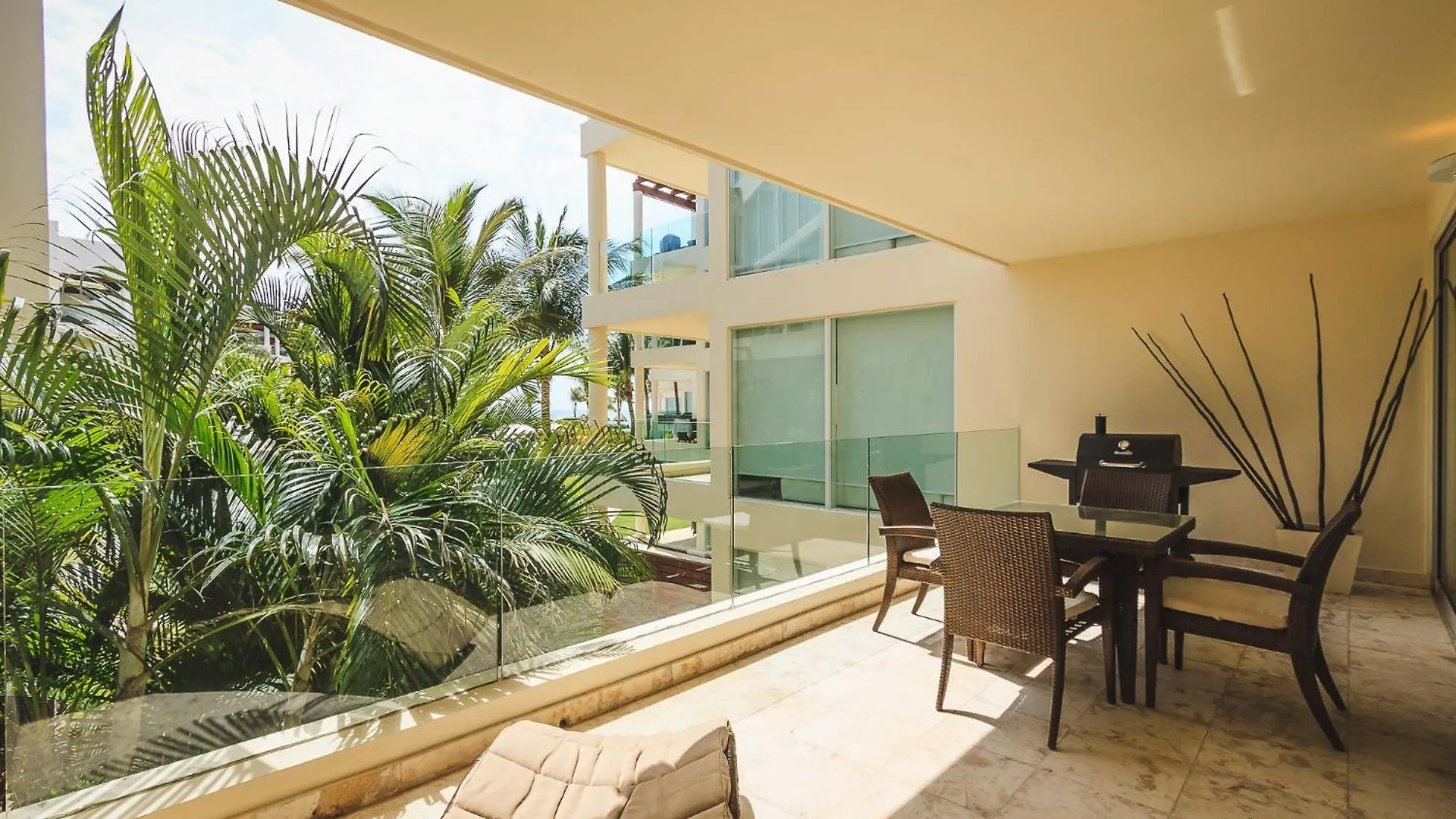 Holiday home Luxury Complex - Infinity Pool And Private Beach Club - At The Elements Condos 108 Playa del Carmen